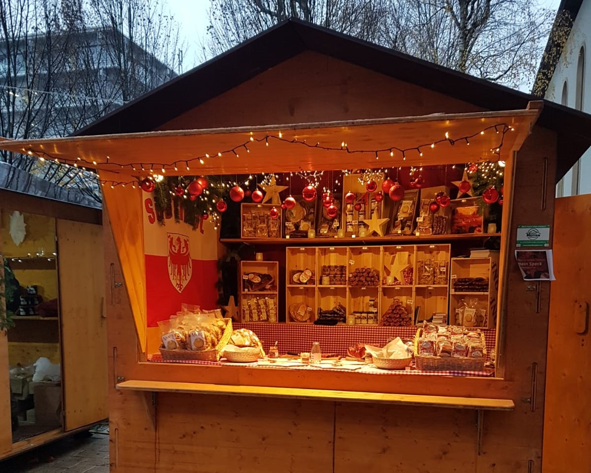 Suedtiroler-Speck-am-Weihnachtsmarkt-Loerrach_(1)